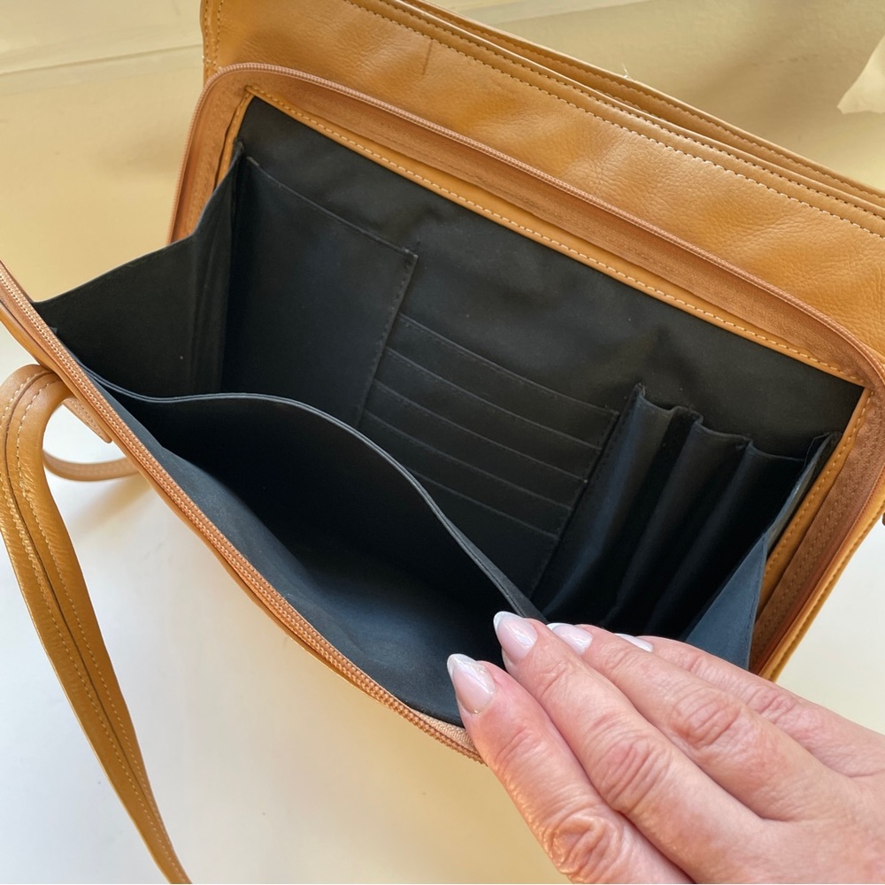 Vintage leather shoulder bag tan computer tablet bag - Picture 5 of 12
